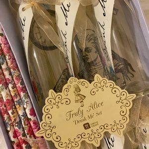 Truly Alice Drink Me set by Talking Tables